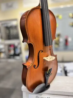 CVN100 4/4 Violin with Case 2