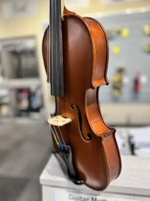 CVN100 4/4 Violin with Case 2