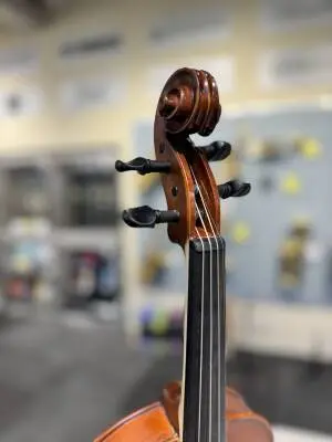 CVN100 4/4 Violin with Case 2