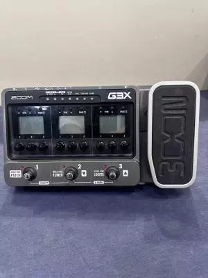 Store Special Product - ZOOM GUITAR EFFECTS AND AMP SIMULATOR