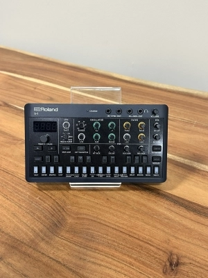 ROLAND - COMPACT POLYPHONIC SYNTH MODULE