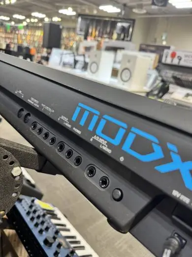 Yamaha - MODX6+ 2
