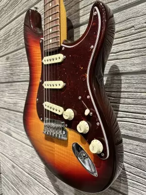 FENDER 70TH ANNIV AM PRO II STRAT COMET BURST 4