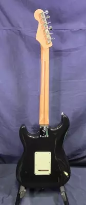 Fender DE Player Strat Roasted Pau Ferro - Black 3