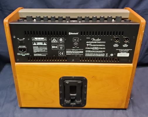 Fender Acoustic 200 Amplifier 2