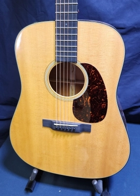 Martin D-18 Standard 3