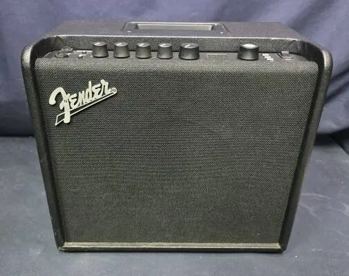 Store Special Product - Fender - Mustang LT25