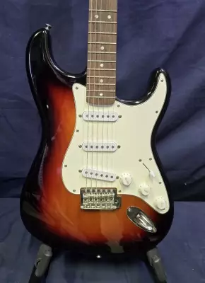 Squier Classic Vibe 60s Strat - 3 Tone Sunburst 2