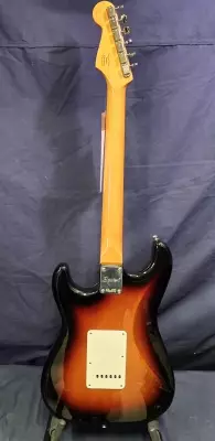 Squier Classic Vibe 60s Strat - 3 Tone Sunburst 4