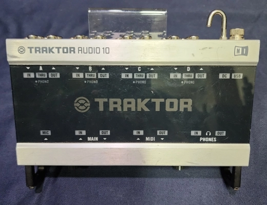 Native Instruments - TRAKTOR AUDIO 10 DJ Interface