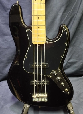 Fender American Standard Jazz Bass - Black 2