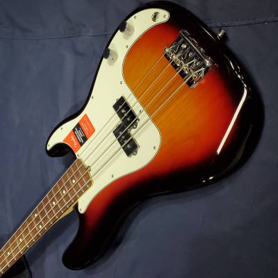 Fender AM Pro P-Bass - 3 Tone Sunburst 2