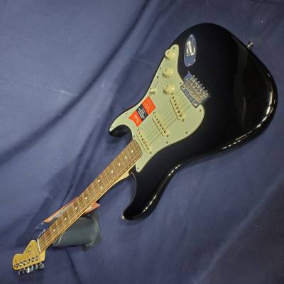 Fender AM Professional Strat - Black 2