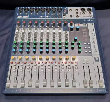 Soundcraft SIGNATURE 12