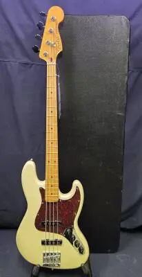 Fender - Player Plus Jazz Bass, Maple Fingerboard - Olympic Pearl