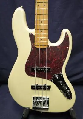Fender - Player Plus Jazz Bass, Maple Fingerboard - Olympic Pearl 2