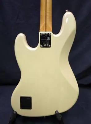 Fender - Player Plus Jazz Bass, Maple Fingerboard - Olympic Pearl 2