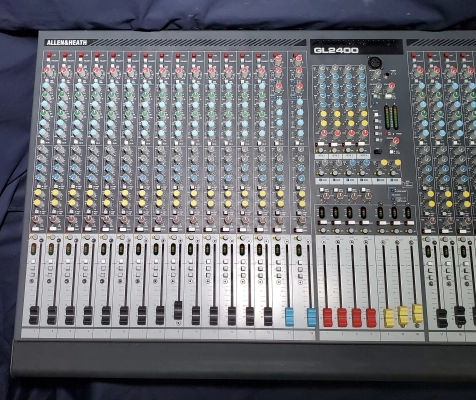 Allen & Heath - 32 Channel Live Console 2