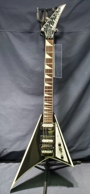 Jackson JS32 Rhoads - Black w/White Bevels