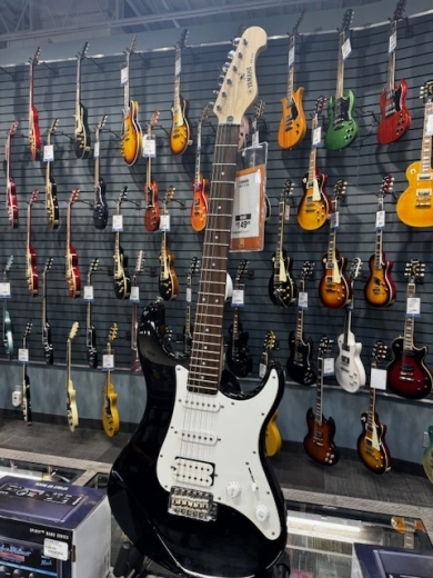 YAMAHA ELECTRIC GUITAR BLACK