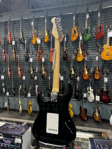 YAMAHA ELECTRIC GUITAR BLACK 2