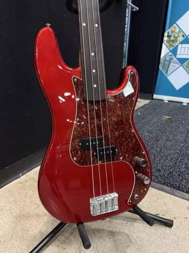 Custom Squier Fretless P bass