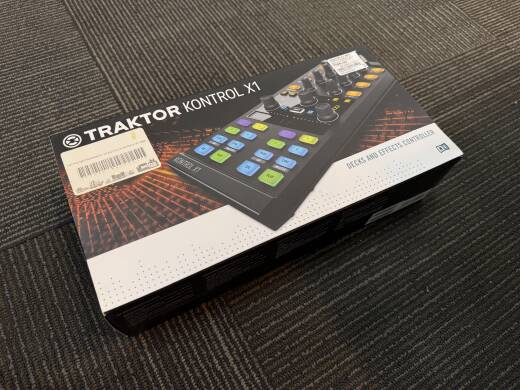 Native Instruments Traktor Kontrol X1 MKII DJ Controller