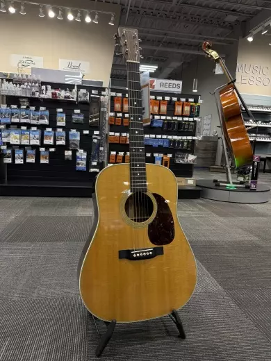 Martin Guitars - D-28 2017 2