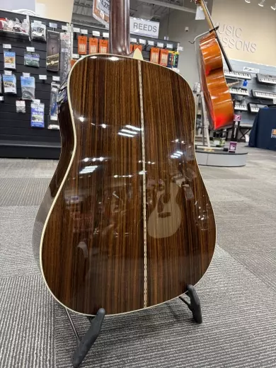 Martin Guitars - D-28 2017 2