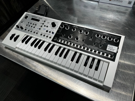 ROLAND - 37 KEY JD-XI SYNTH - WHITE