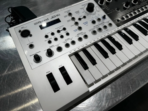 ROLAND - 37 KEY JD-XI SYNTH - WHITE 2