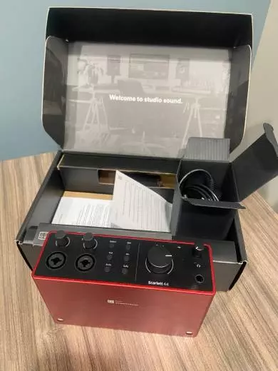 Focusrite - SCARLETT4I4MK4 2