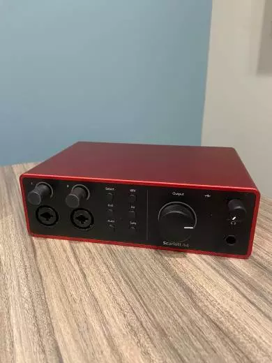 Focusrite - SCARLETT4I4MK4 2
