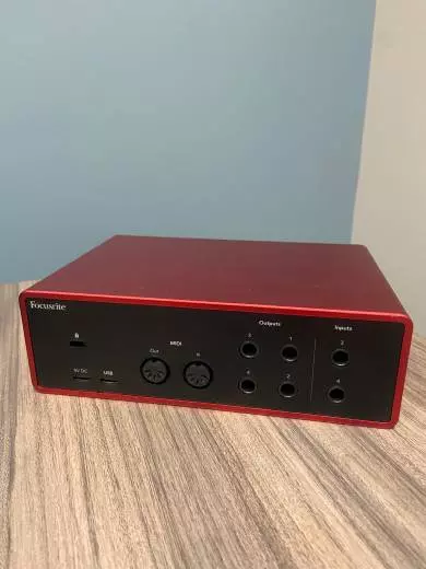 Focusrite - SCARLETT4I4MK4 2