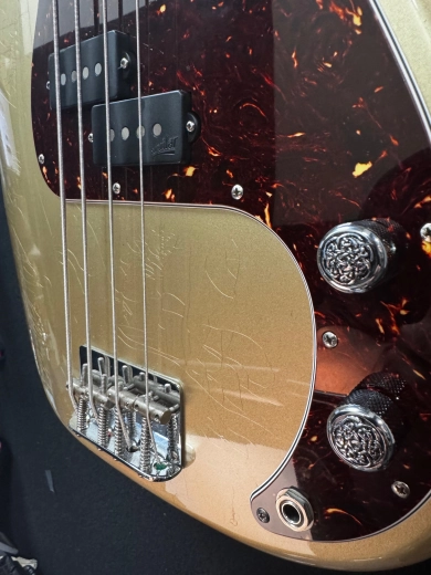 CUSTOM P BASS SHORELINE GOLD 4