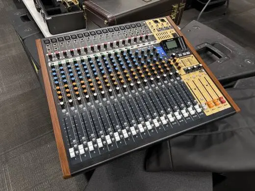 Store Special Product - Tascam - MODEL 24