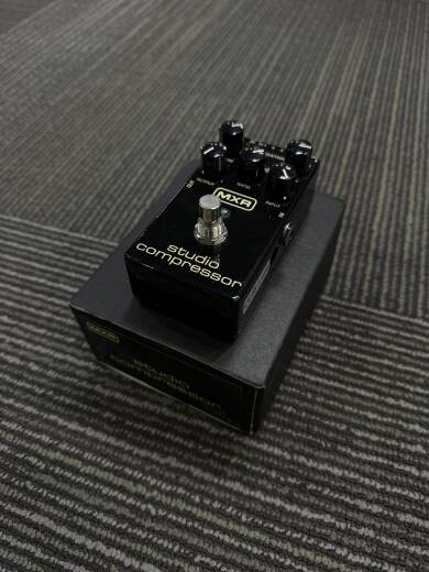 MXR M76 Studio Compressor Pedal | Long & McQuade
