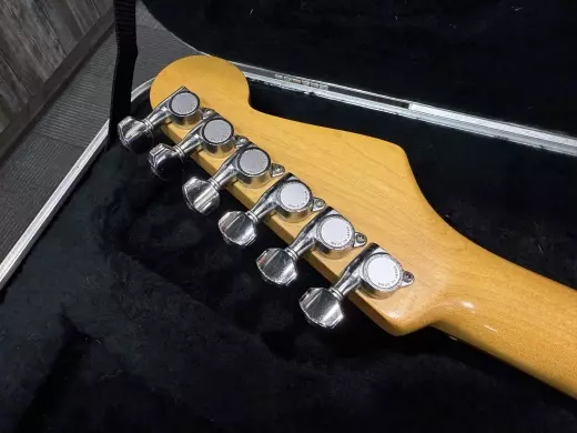 1980s FENDER MADE IN USA STRATOCASTER LEFT HANDED 2