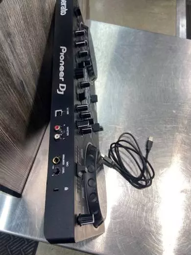 Pioneer DJ - DDJ-REV1 2