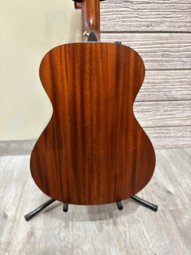 Taylor Grand Concert w/ ES2 12-Fret V-Class 7