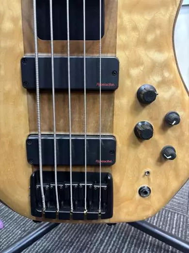 Status Graphite - Series I 2