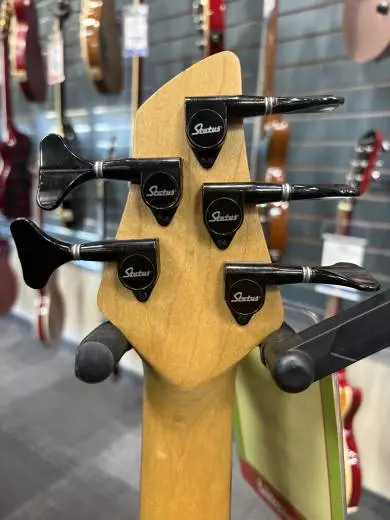 Status Graphite - Series I 2