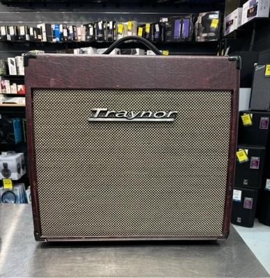 Traynor YCV20WR Custom Valve 15W 1x12 Wine Red