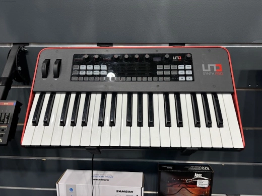 IK Multimedia - UNO SYNTH PRO Analog Paraphonic Synth 2