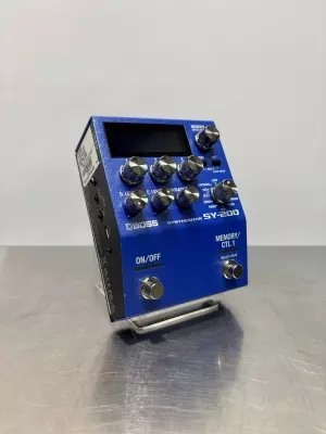 BOSS SY-200 Guitar Synthesizer