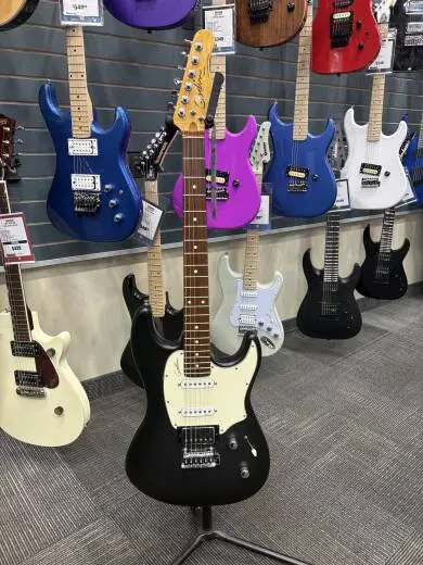 Godin Guitars - G34048