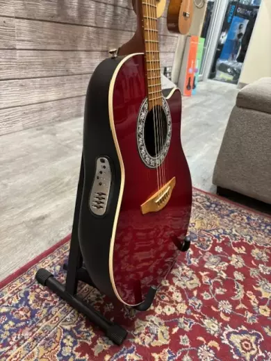 Ovation Standard Balladeer Cherryburst w/ Hard Case 2