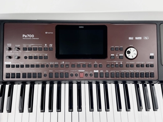 Korg - PA700 2