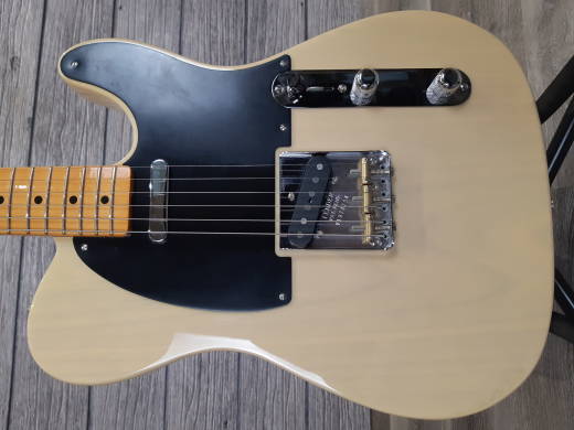Fender 70th Anniversary Broadcaster with Maple Fingerboard - Blackguard Blonde 2