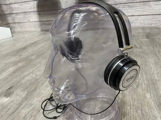 CAD MH100 Closed Back Headphones 2